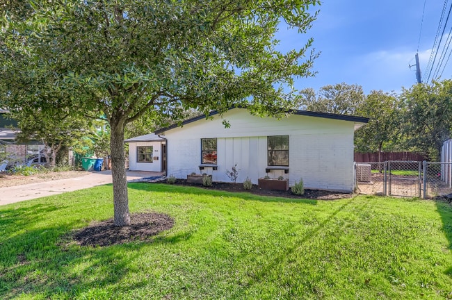 2014 Hardy Cir in Austin, TX - Foto de edificio - Building Photo