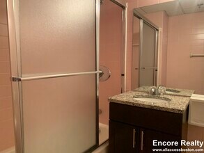 62 Boylston St, Unit 724 in Boston, MA - Foto de edificio - Building Photo