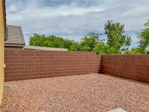 10633 Foggy Glen Ave in Las Vegas, NV - Building Photo - Building Photo