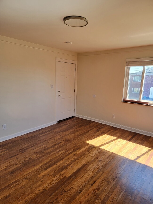 644 Maple Dr, Unit D in Cincinnati, OH - Foto de edificio - Building Photo