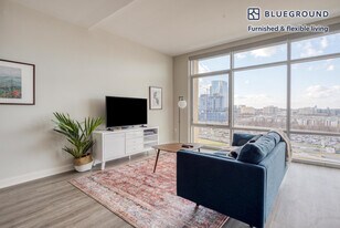 7480 Birdwood Ave in Tysons, VA - Building Photo