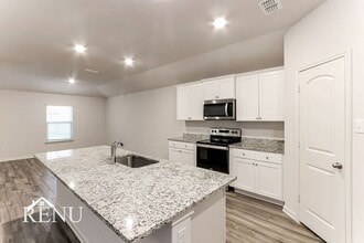 2013 Hialeah Dr in Seagoville, TX - Foto de edificio - Building Photo