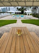 1140 Venetian Way in Miami Beach, FL - Building Photo - Building Photo