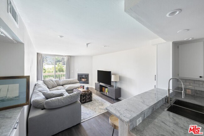 5143 Bakman Ave in Los Angeles, CA - Building Photo - Building Photo