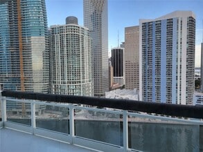 900 Brickell Key Blvd in Miami, FL - Foto de edificio - Building Photo