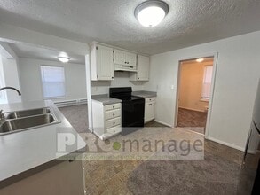 1044 Bingham Ave in Idaho Falls, ID - Foto de edificio - Building Photo