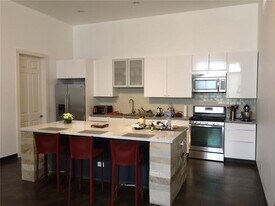 1371 Crampton St in Dallas, TX - Building Photo