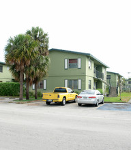 2500 NW 8th Pl in Fort Lauderdale, FL - Building Photo - Building Photo