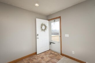 122 Willa Ln in Windsor, MO - Building Photo - Building Photo