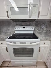 14760 Lewis Rd in Miami Lakes, FL - Building Photo - Building Photo