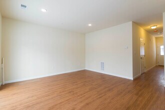 2085 Arey Ln in Whitehall, PA - Building Photo - Building Photo