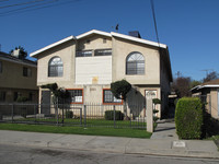 921 S Charlotte Ave in San Gabriel, CA - Foto de edificio - Building Photo