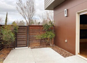 185 Eagle Crest Dr in The Dalles, OR - Building Photo - Building Photo