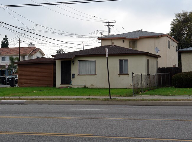 14902 Inglewood Ave in Lawndale, CA - Building Photo - Building Photo