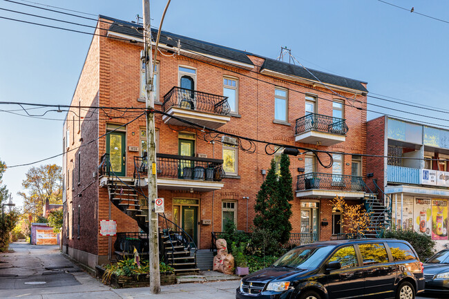 1632 De Champigny Rue in Montréal, QC - Building Photo - Primary Photo