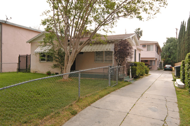 234 W Linden Ave in Burbank, CA - Foto de edificio - Building Photo