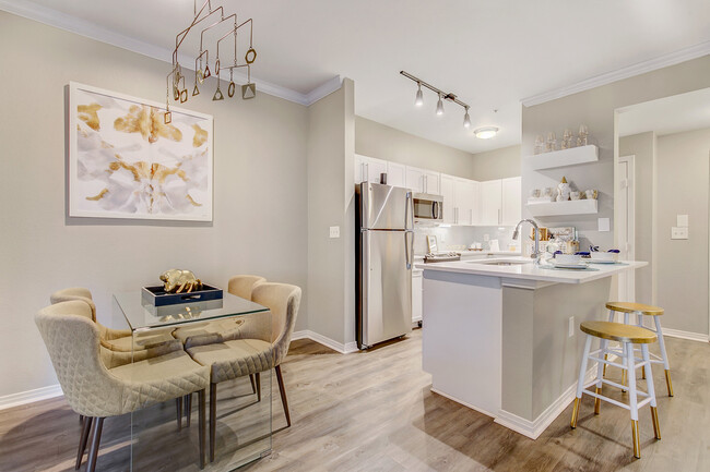 5 Mockingbird Apartments in Dallas, TX - Foto de edificio - Building Photo