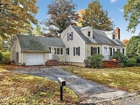 37 Pine St in Bedford, MA - Building Photo