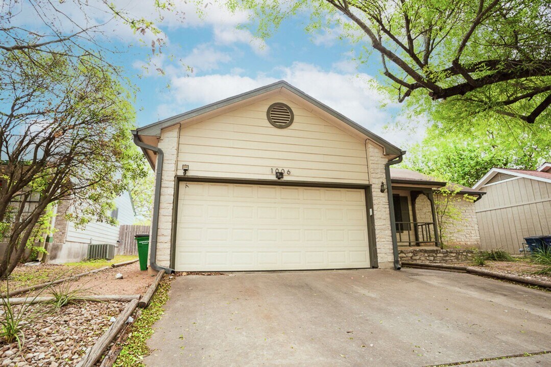1006 Minturn Ln in Austin, TX - Building Photo