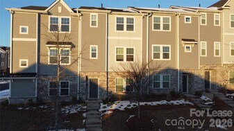 2518 Arbor Loop Dr in Charlotte, NC - Building Photo