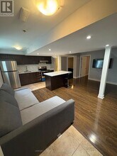 5965 River Grove Ave in Mississauga, ON - Building Photo - Building Photo