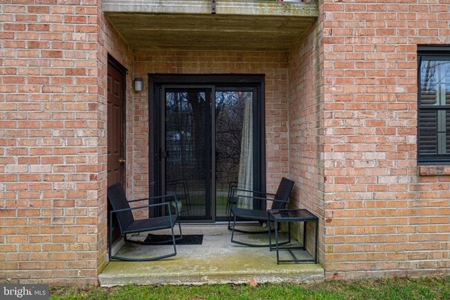 property at 1906 Valley Dr