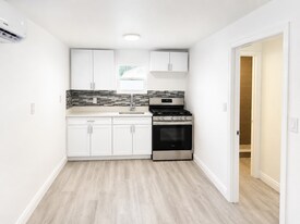 1904 W St Louis St in Tampa, FL - Building Photo