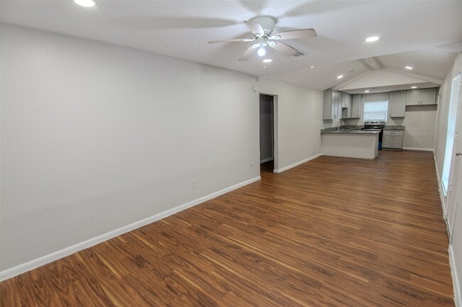 954 Michael Dr in Pasadena, TX - Foto de edificio - Building Photo