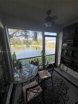 5533 Courtyard Dr in Margate, FL - Building Photo