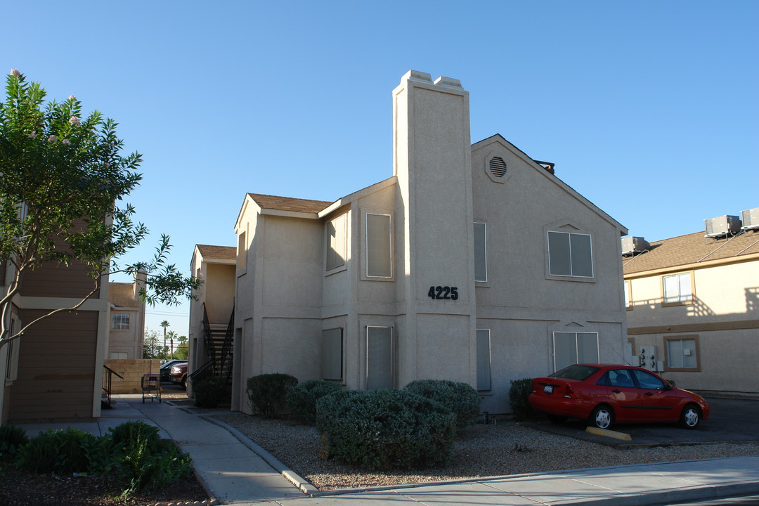 Village At Washington in Las Vegas, NV - Building Photo