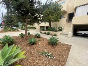 1030 Idaho Ave in Santa Monica, CA - Building Photo - Building Photo