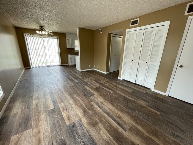 6820 W Par Ln in Wichita, KS - Building Photo - Building Photo