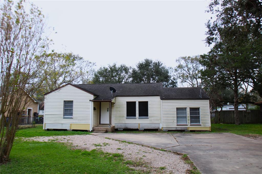 617 Hurst Pl in Angleton, TX - Building Photo