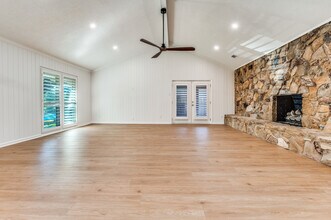 9805 Airline Rd in Dallas, TX - Foto de edificio - Building Photo