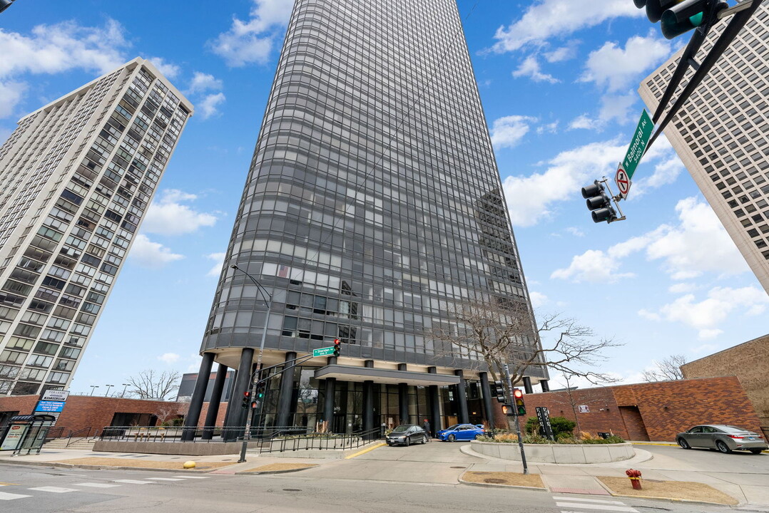 5415 N Sheridan Rd in Chicago, IL - Building Photo