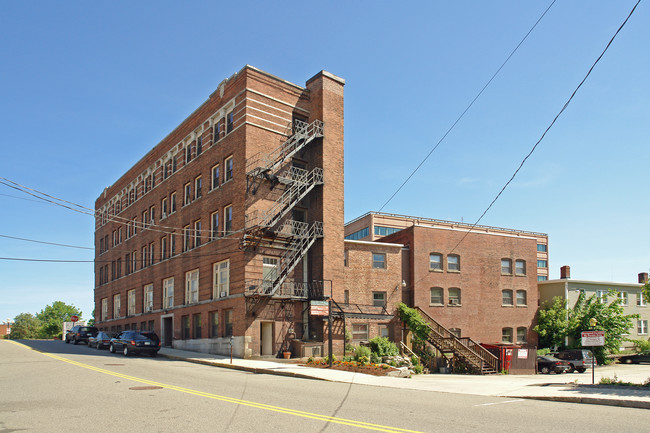 Temple Street Hotel in Nashua, NH - Building Photo - Building Photo