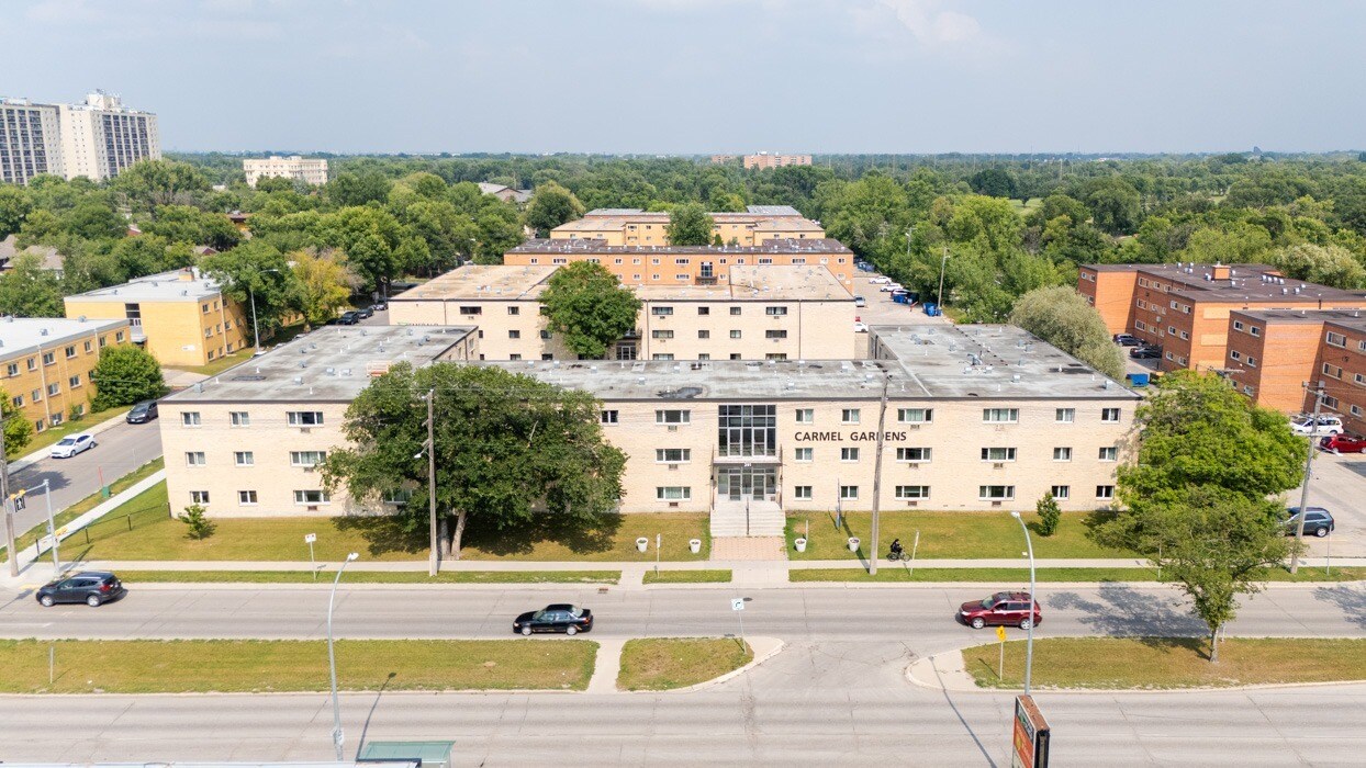 291 St. Anne's Road in Winnipeg, MB - Building Photo