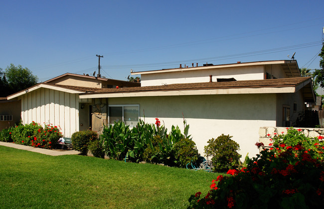 845 N Vineyard Ave in Ontario, CA - Building Photo - Building Photo