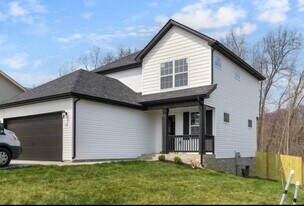 422 Mattingly Dr in Clarksville, TN - Building Photo