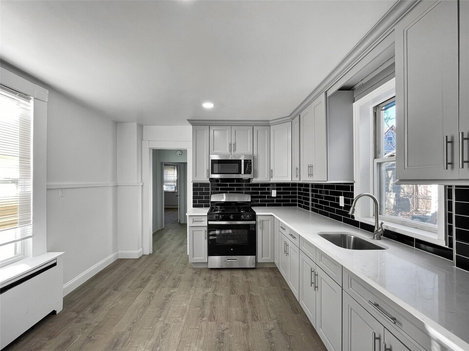 138 N 7th Ave-Unit -1 in Mount Vernon, NY - Building Photo