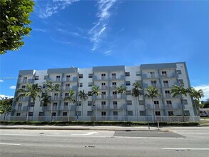 2575 SW 27th Ave, Unit 207 in Miami, FL - Building Photo - Building Photo