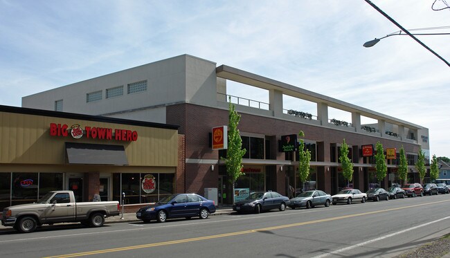 University Center Apartments in Corvallis, OR - Foto de edificio - Building Photo