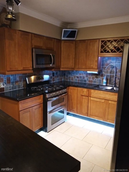 4250 SW 67th Ave-Unit -Apt 25A in Miami, FL - Building Photo