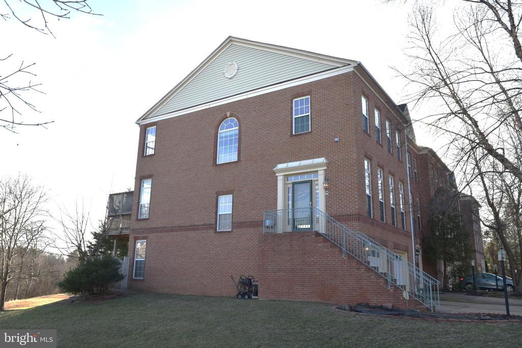 13611 Acorn Hunt Pl in Herndon, VA - Building Photo