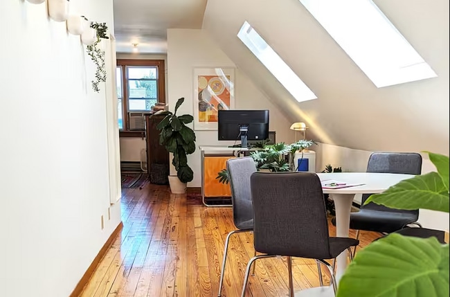 509 E Wilson St, Unit Upper