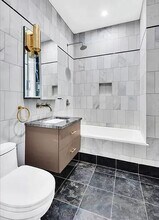 121 E 37th St in New York, NY - Building Photo - Building Photo