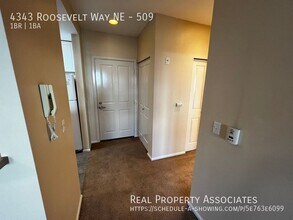 4343 Roosevelt Way NE in Seattle, WA - Building Photo - Building Photo
