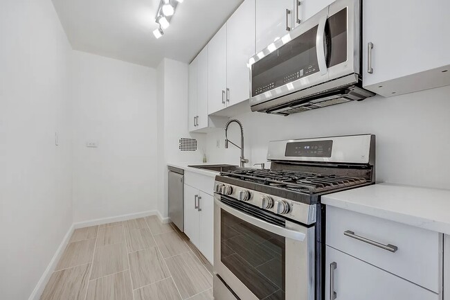 39-65-65 52nd St in Queens, NY - Building Photo - Building Photo