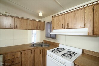 5964 Shenandoah Ave in Las Vegas, NV - Building Photo - Building Photo