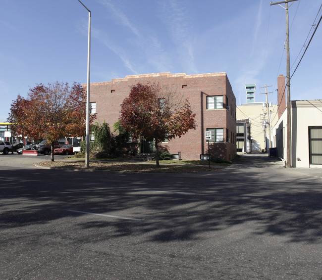 227 S 17th St in Lincoln, NE - Building Photo - Building Photo